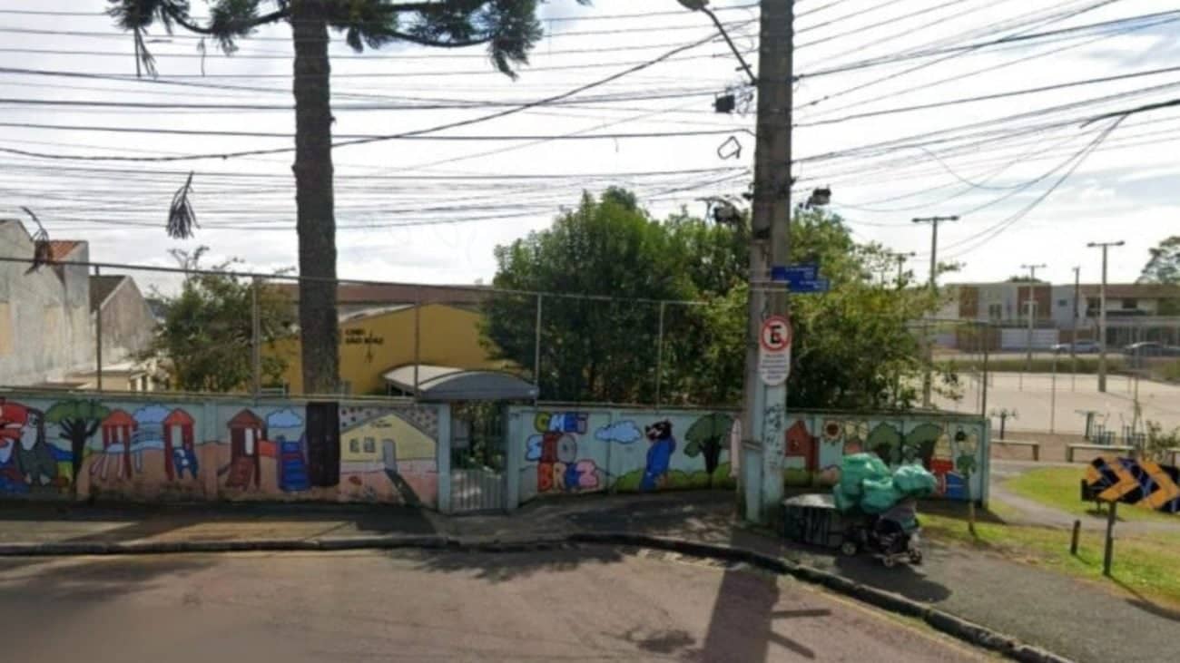 Homem armado invade escola e faz crianças reféns em Curitiba; Bope negocia