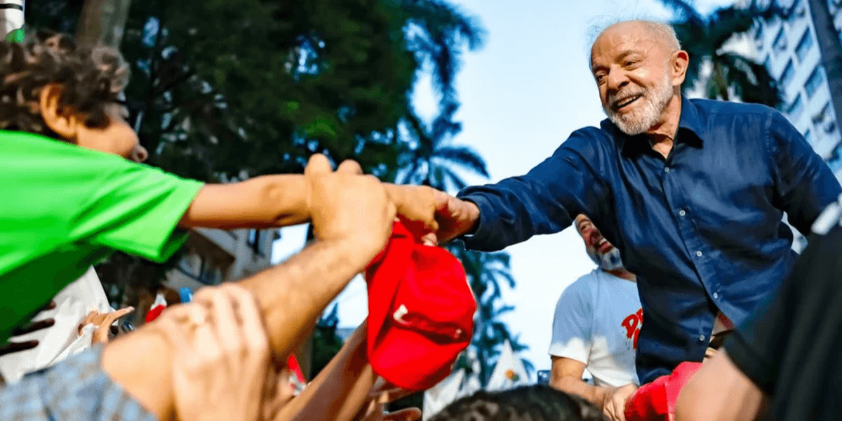 Lula é reeleito após virada histórica no segundo turno contra Flávio Bolsonaro