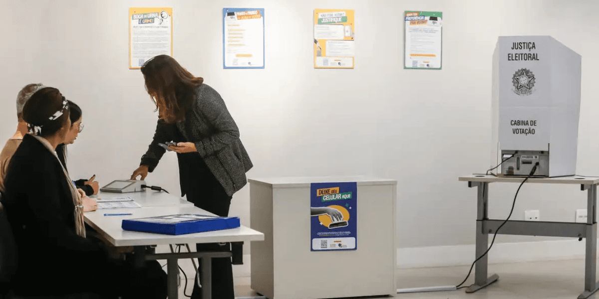 Mais de 158 milhões de brasileiros vão às urnas neste domingo