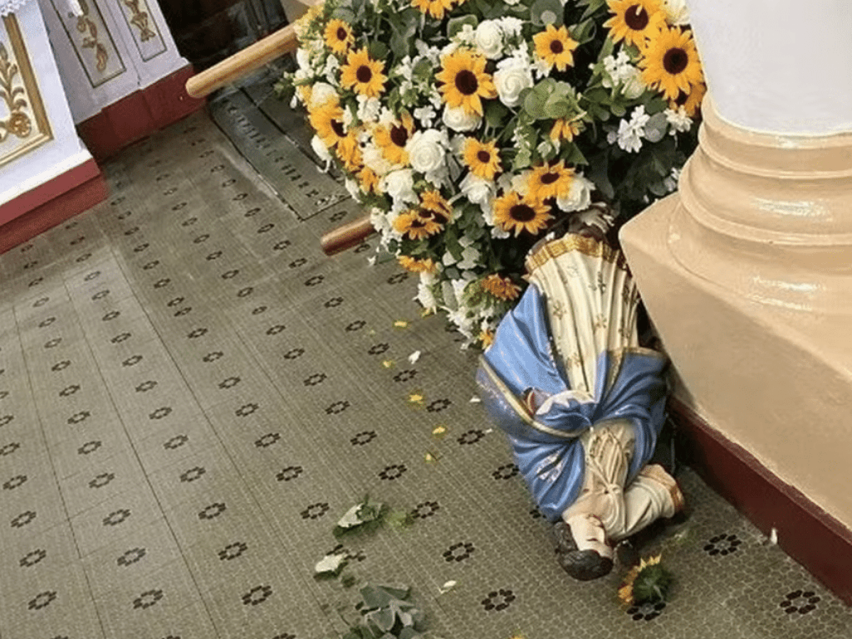 Homem de 20 anos é preso após chutar e danificar imagem de Nossa Senhora em MG
