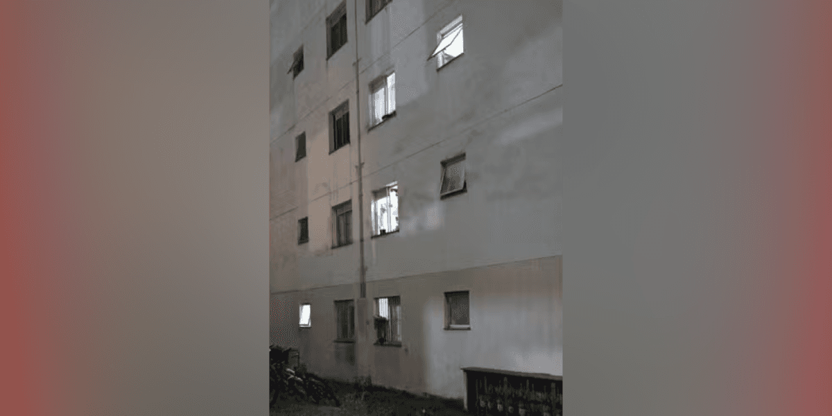 Mãe e filha pulam do 2º andar para escapar de agressões