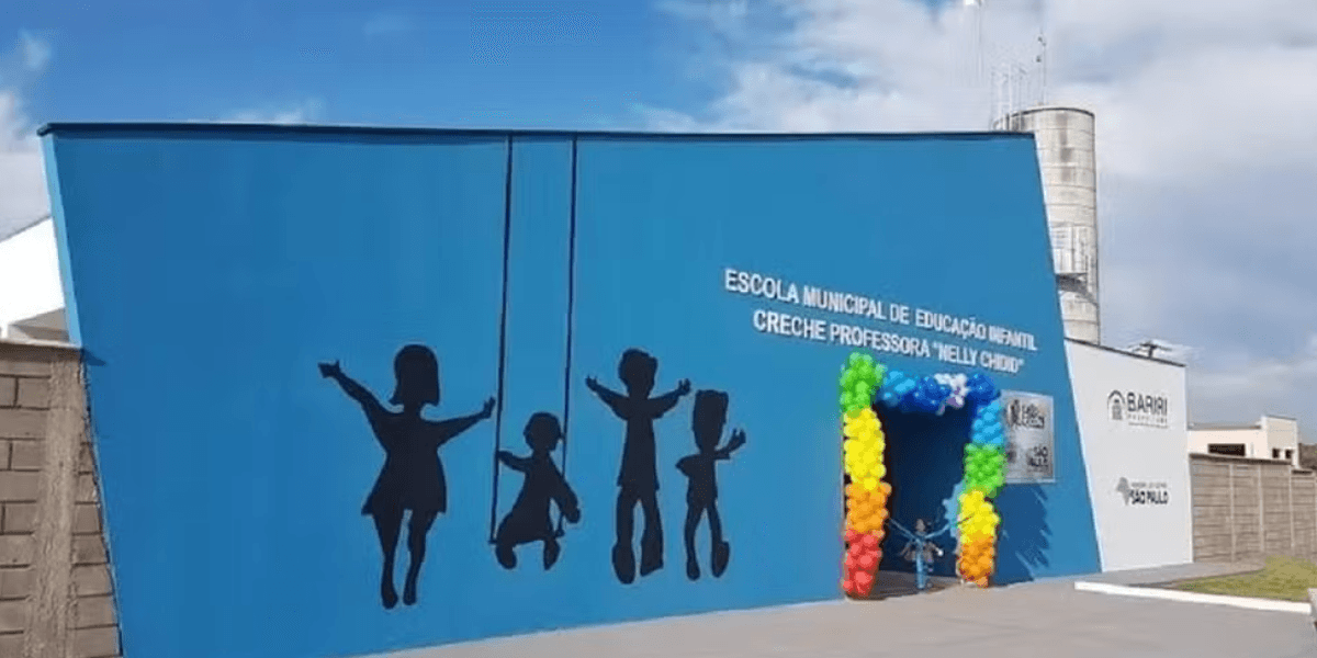 Funcionárias da creche Professora Nelly Chidid, em Bariri (SP), foram afastadas — Foto: Facebook/Reprodução