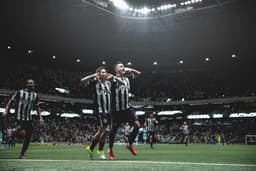 Bernard se desculpa com torcida do Atlético