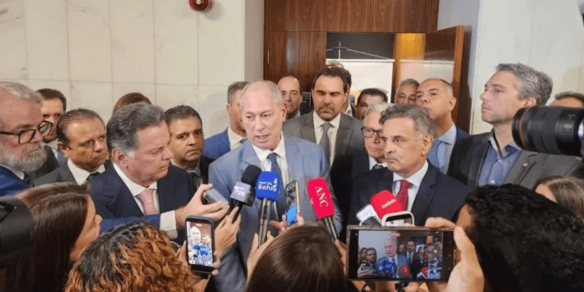 Aécio Neves convida Ciro Gomes para disputa presidencial