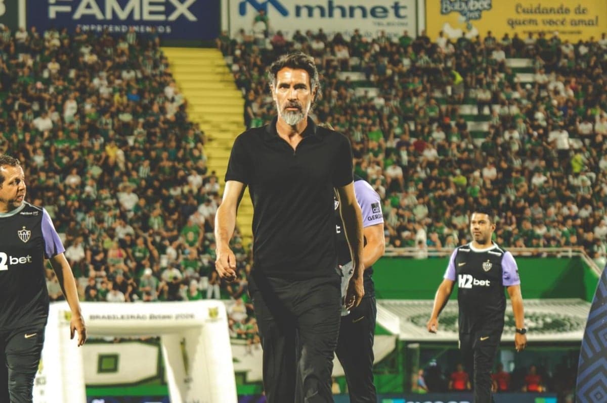 Eduardo Domínguez celebra evolução do Atlético