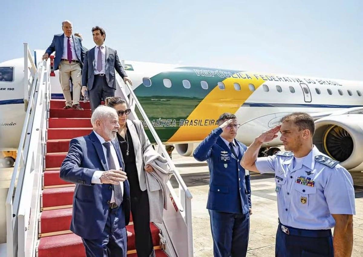 Lula adia compra de avião presidencial por temor eleitoral