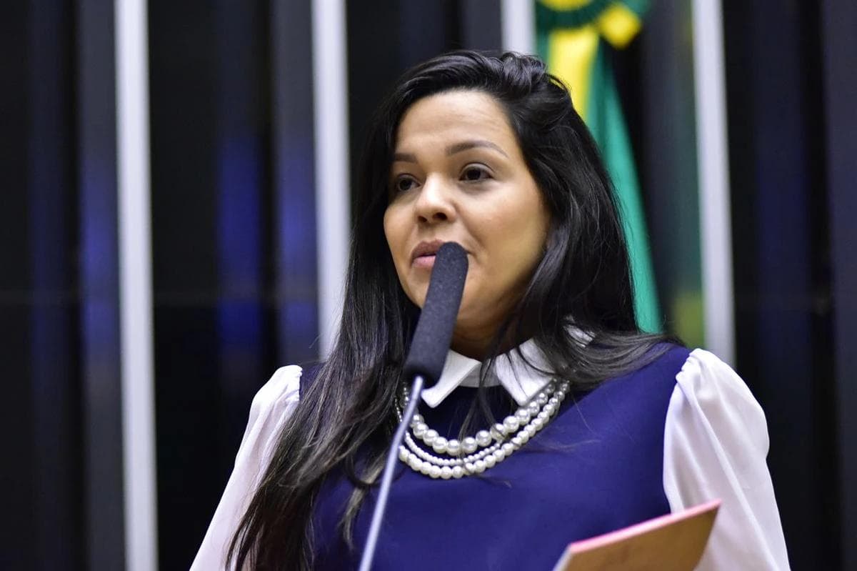 Vereadora de Fortaleza é cotada pode ser vice de Flávio Bolsonaro