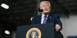 Trump ameaça “derrubar” o Irã em uma noite 