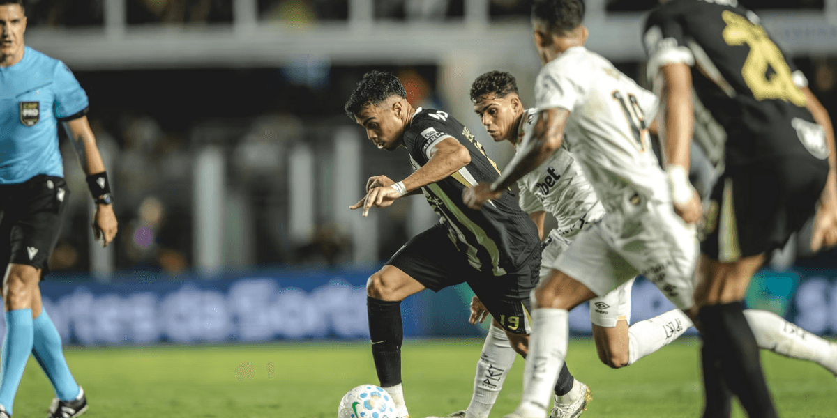 Atlético perde para o Santos na Vila e segue com dificuldade fora de casa no Brasileirão