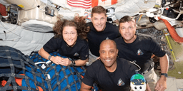 Astronautas do Artemis II iniciam retorno à Terra 