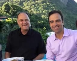 Globo avalia afastar Tadeu Schmidt  do BBB após morte do irmão