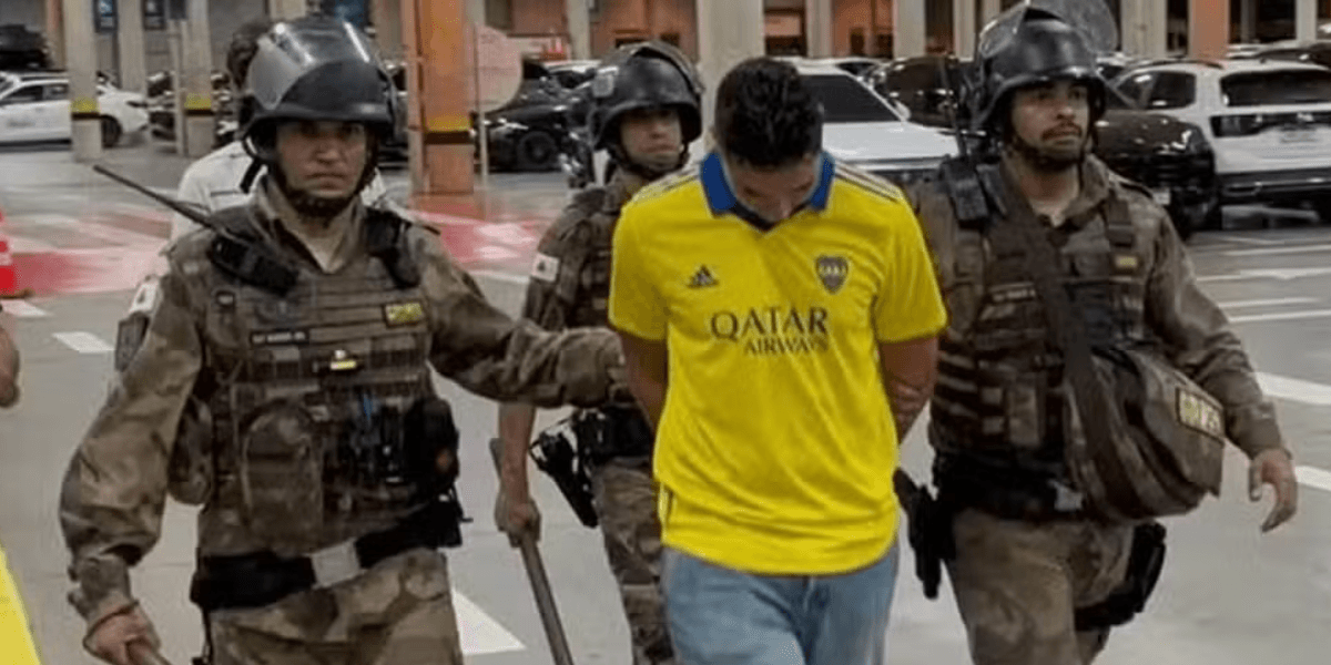 Torcedor do Boca Juniors é detido suspeito de racismo no Mineirão — Foto: Guilherme Macedo/ge
