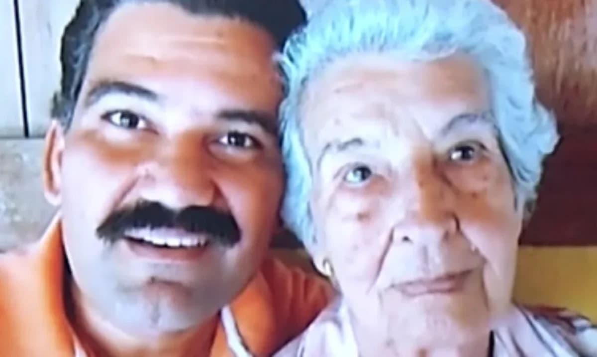 Fabiano Pedrosa ao lado da avó, Angélica Gonçalves, em Goiás — Foto: Reprodução/TV Anhanguera