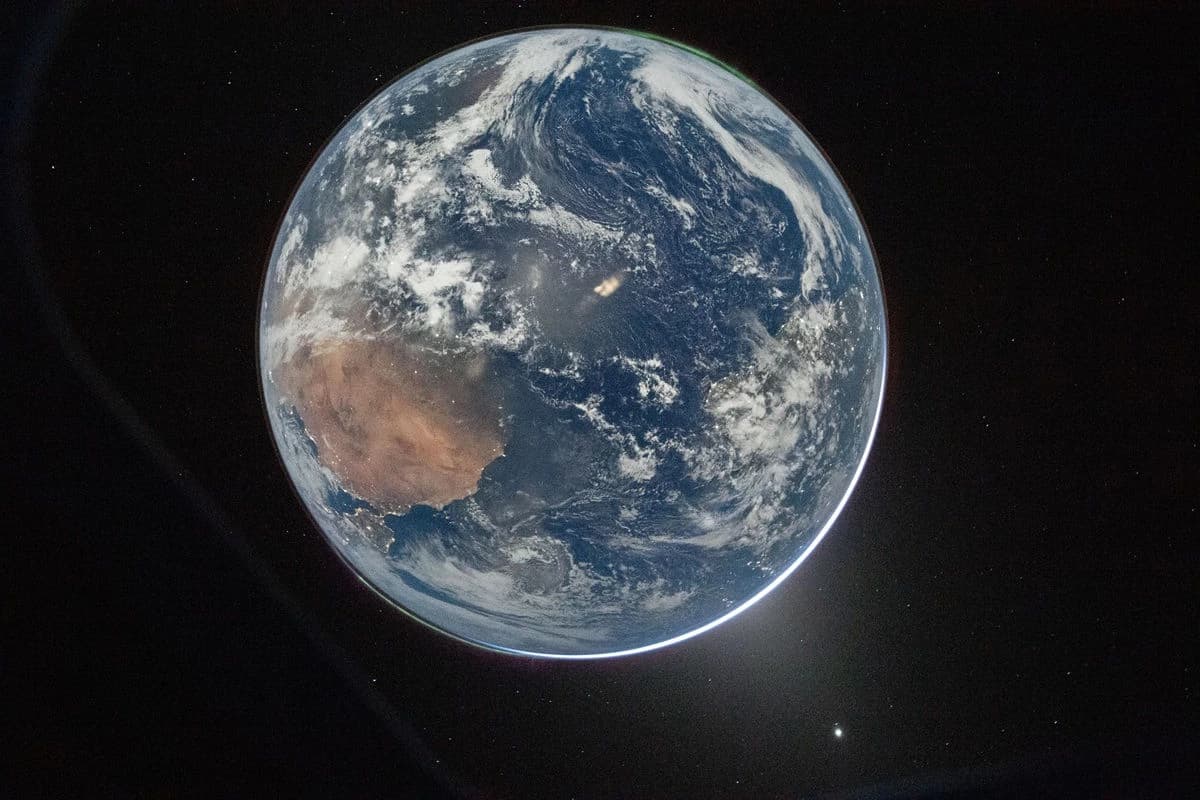 Foto da Terra feita pela tripulação da Artemis 2 - Foto: Divulgação/NASA