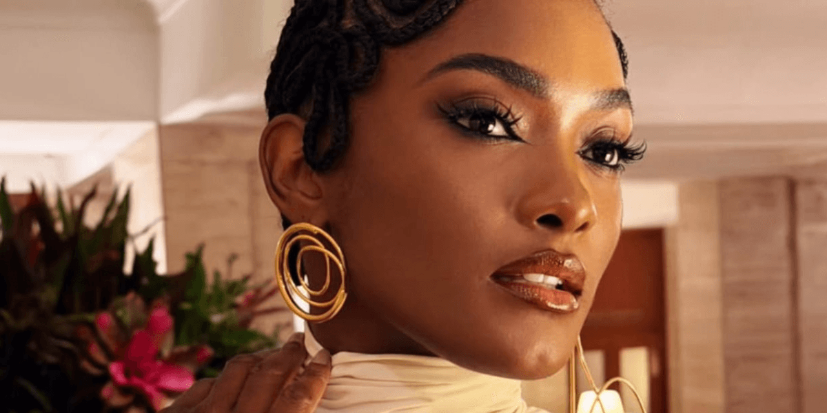 Erika Januza em foto recente - Reprodução/Instagram