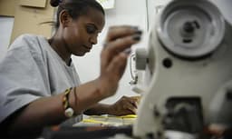 IBGE aponta serviços em patamar recorde em fevereiro