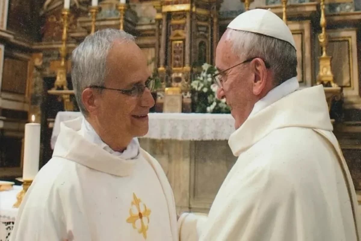 Papa Leão XIV e o papa Francisco - Foto: Vatican News
