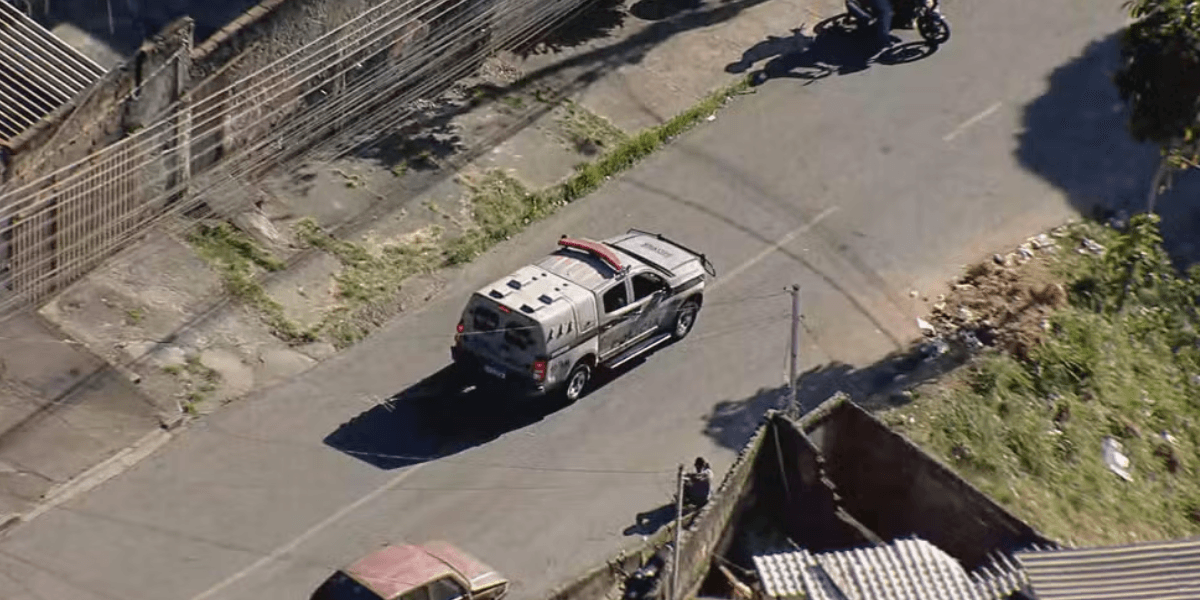 Operação reúne mais de 300 policiais na Pedreira Prado Lopes para combater o crime organizado em BH. — Foto: TV Globo