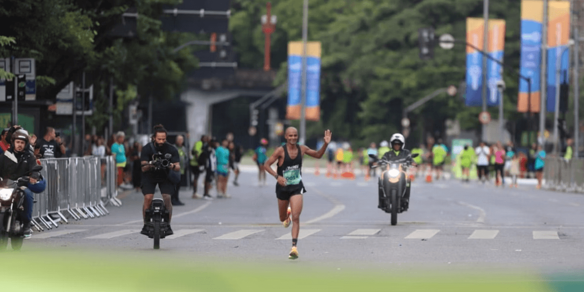 Corredor Gilberto Lopes venceu a primeira edição da Maratona Oficial de Belo Horizonte - Foto: Alex de Jesus/O Tempo