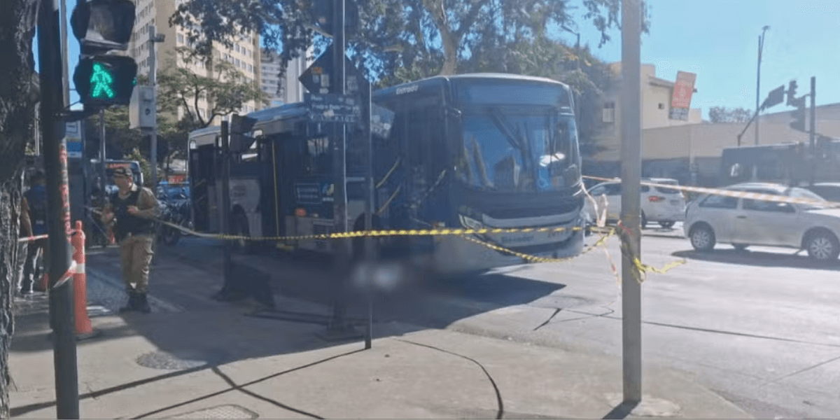 Idosa morre atropelada por ônibus no Centro de Belo Horizonte. — Foto: Reprodução