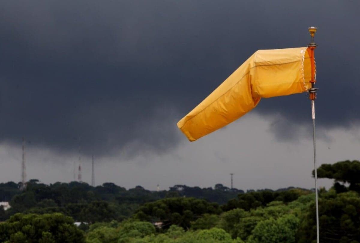 Inmet emite novo alerta de vendaval 