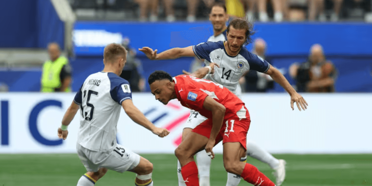 Jogo entre as seleções da Suíça e Bósnia - Foto: Fifa/Reprodução