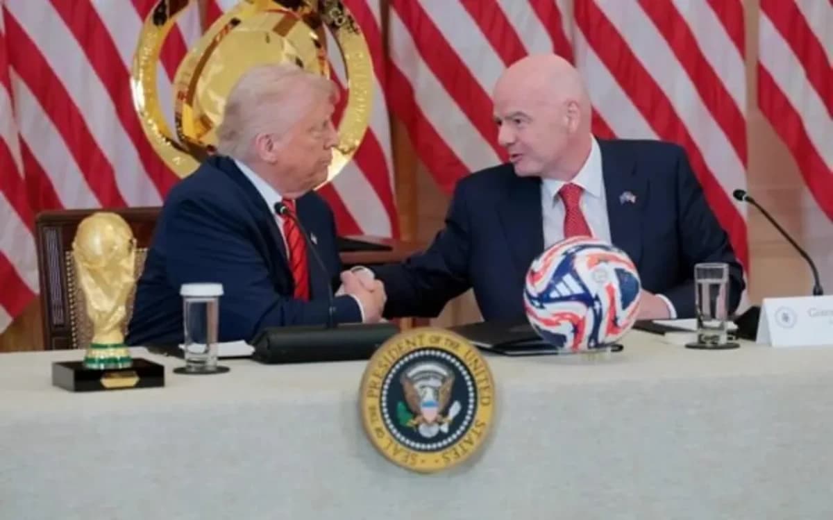 O presidente Donald Trump em reunião com o presidente da FIFA, Gianni Infantino - Foto: Divulgação