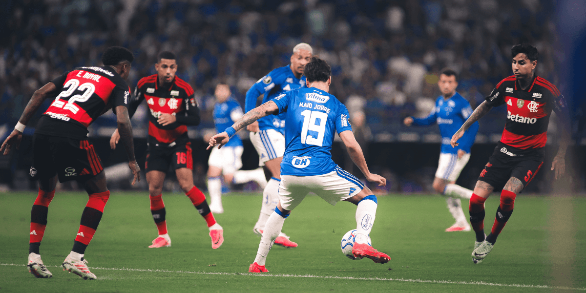 Cruzeiro x Flamengo no Mineirão - Foto: Gustavo Martins/ Cruzeiro