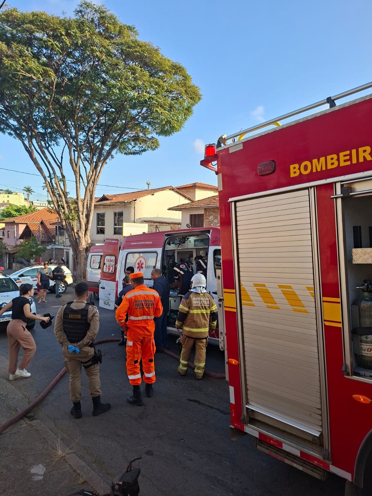 Vítima foi encontrada carbonizada dentro do imóvel - Foto: CBMMG / Divulgação