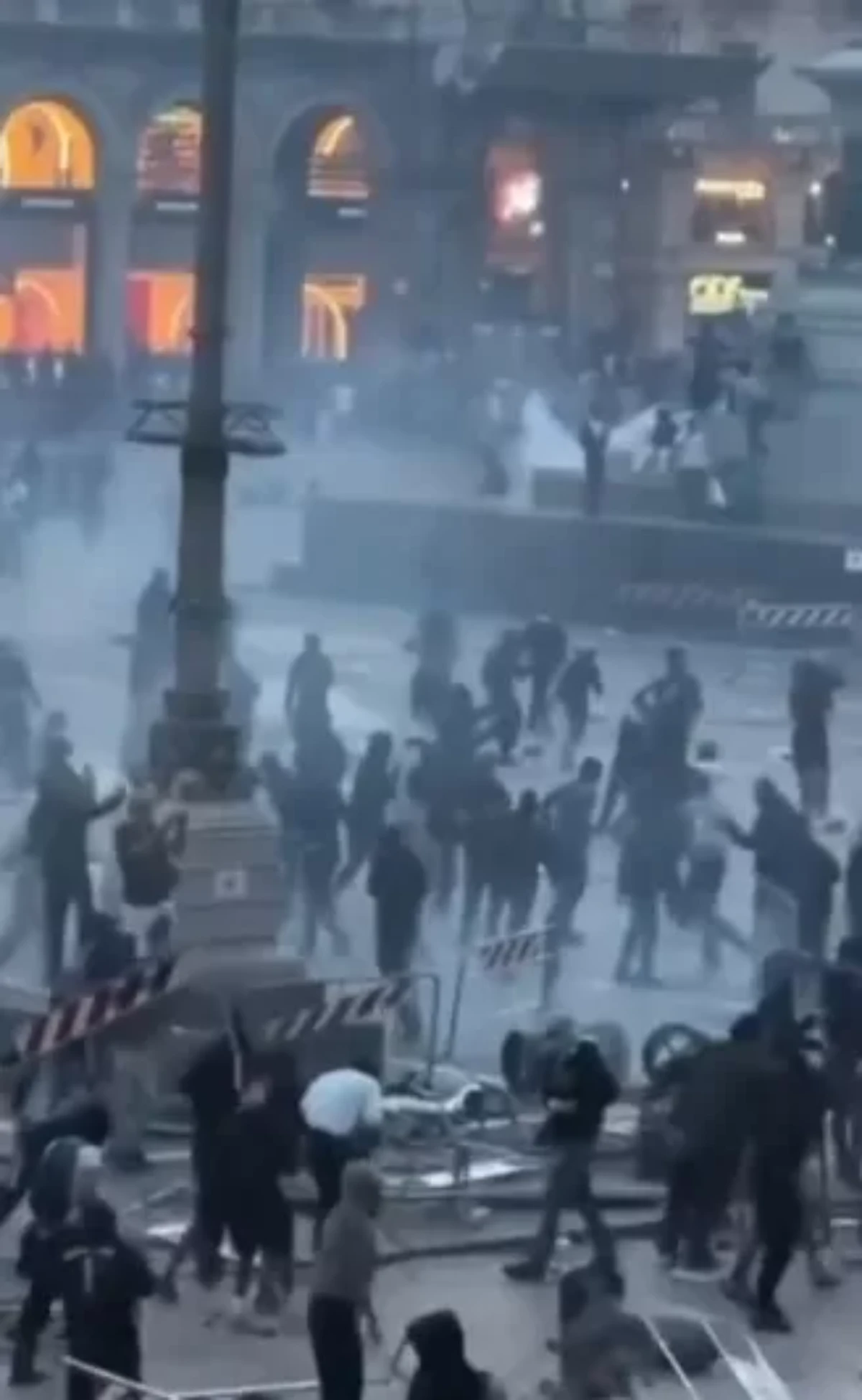 Manifestação no centro de Milão, na Itália - Reprodução: Revista Comunita Italiana