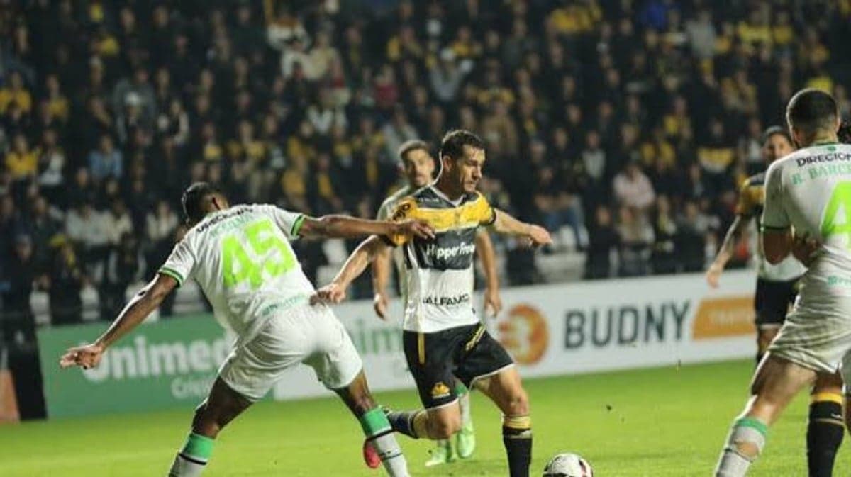 América perde para o Criciúma na estreia de Moacir Júnior