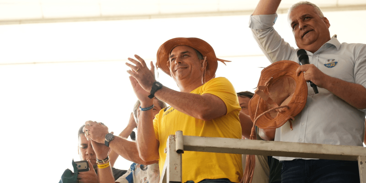 “Sou o carioca mais nordestino que você já viu”, diz Flávio Bolsonaro. (Foto: Beto Barata/Campanha PL)