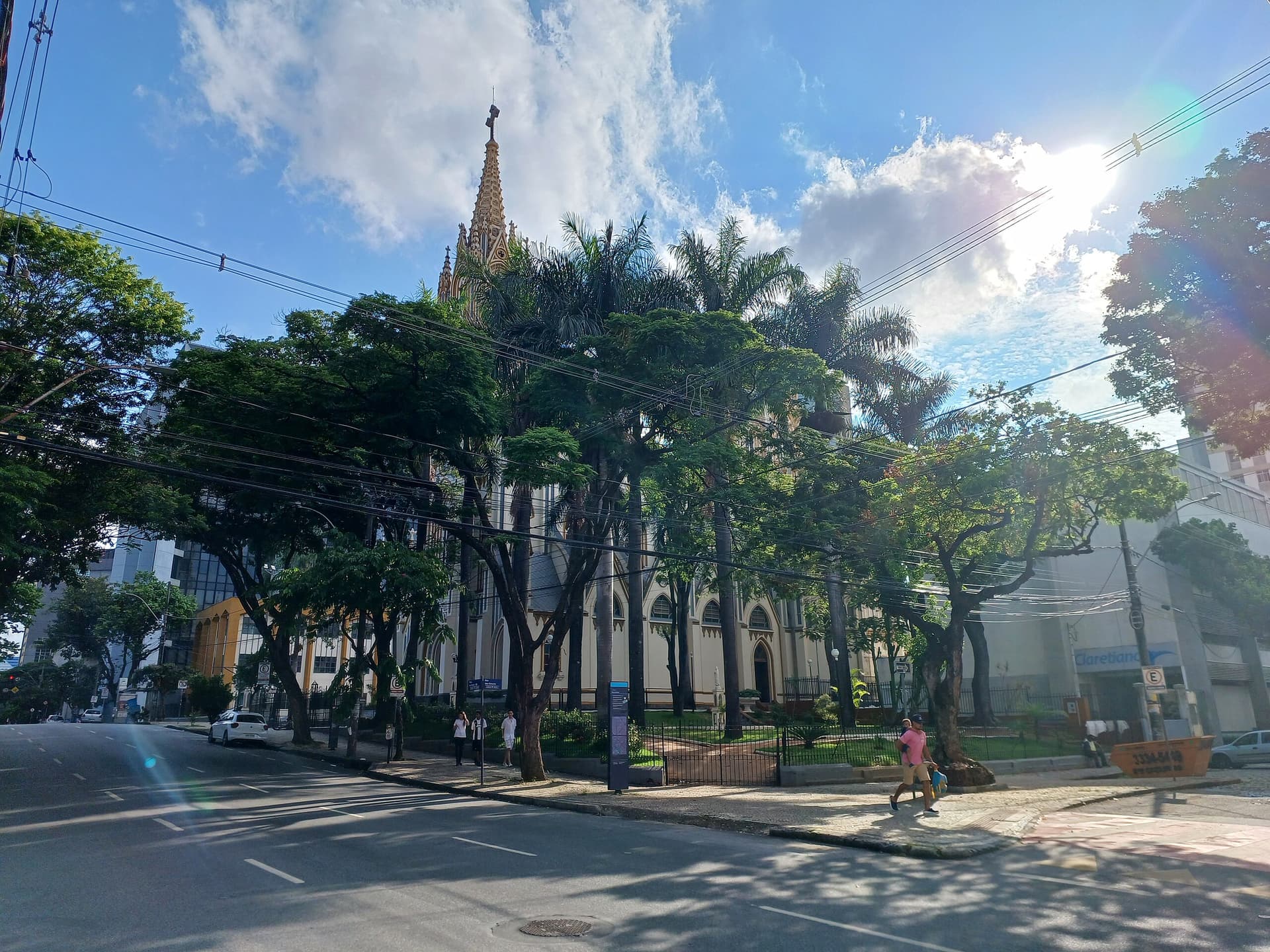 Belo Horizonte tem previsão de calor e chuvas isoladas