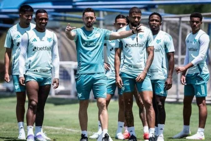 Jardim ganha reforços para duelo contra Corinthians