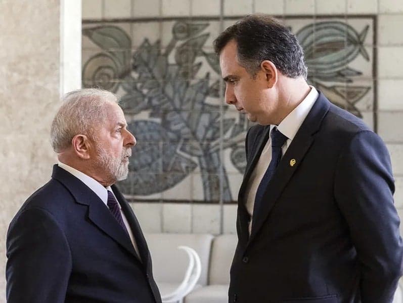 Lula escolhe Messias para vaga no STF; Pacheco afirma que deixará vida pública