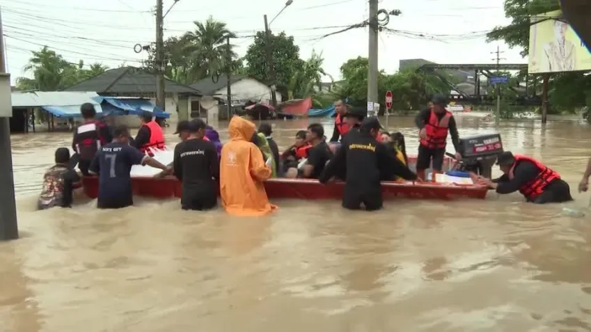 Tailândia enfrenta pior tempestade em 3 séculos