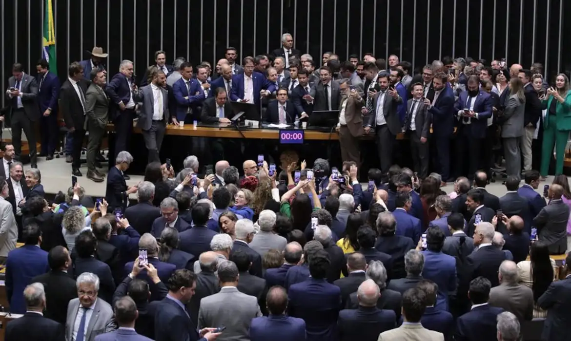 Câmara adia punição de deputados do motim para 2026