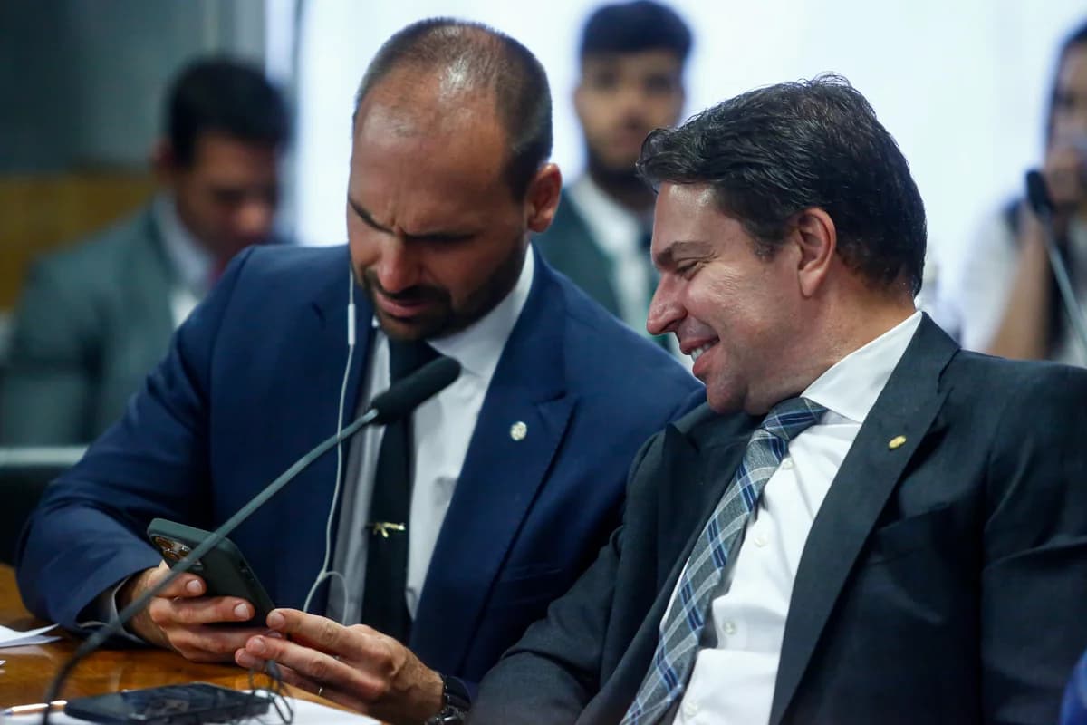 Câmara cassa mandatos de Eduardo Bolsonaro e Ramagem após decisão da Mesa Diretora