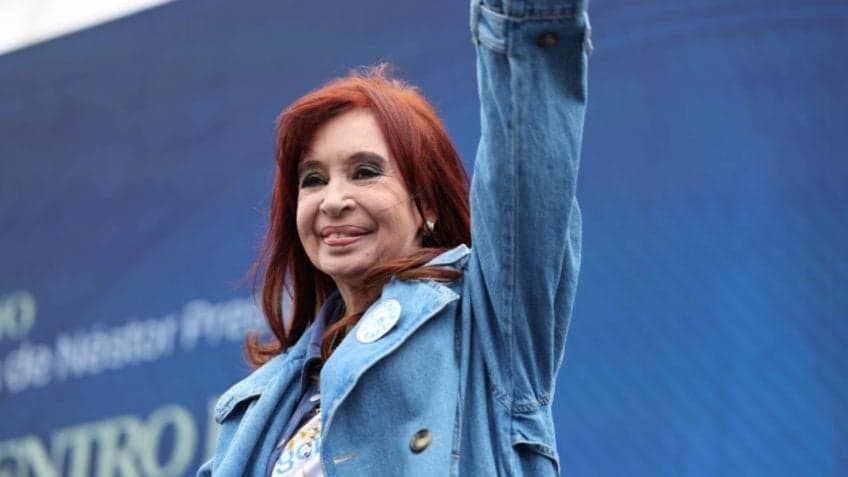 Cristina Kirchner é internada e passa por cirurgia