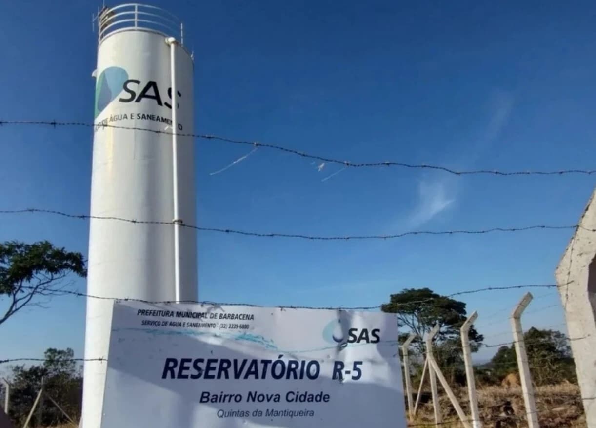 Feto é encontrado em galeria de esgoto em Barbacena