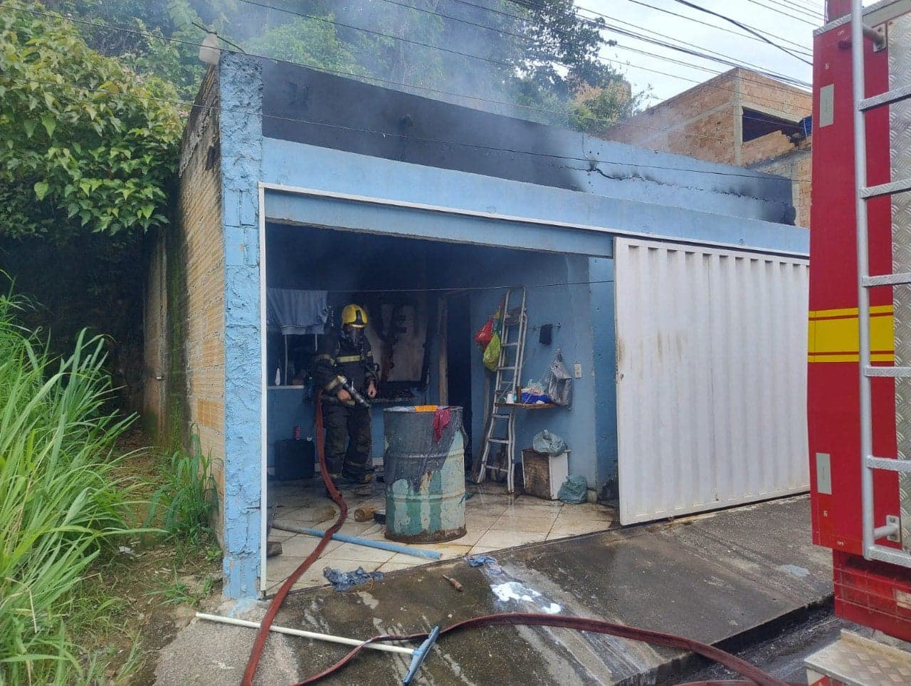 Idoso de 63 anos morre em incêndio em casa de Betim