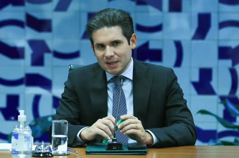 Motta alega questão de segurança para expulsar jornalistas de plenário