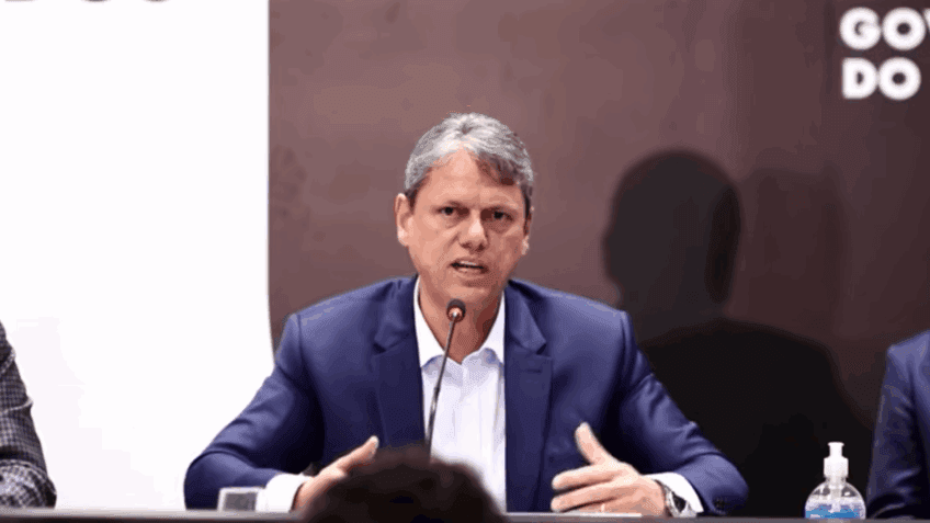 Após visita a Bolsonaro, Tarcísio confirma candidatura à reeleição em SP e apoio a Flávio