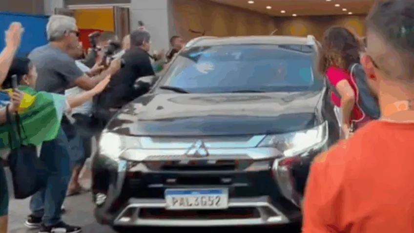 Bolsonaro recebe alta hospitalar e volta a cumprir pena na Polícia Federal em Brasília