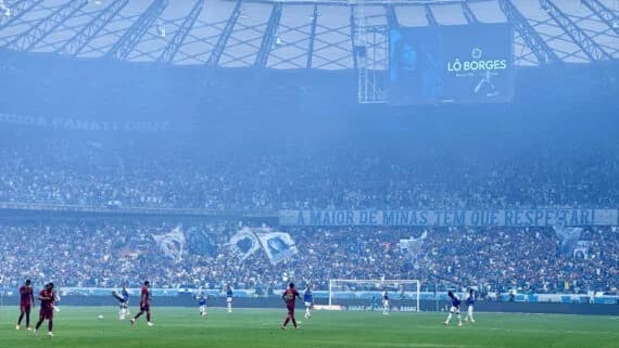 LÔ BORGES – Cruzeiro no Mineirão – um minuto de silêncio