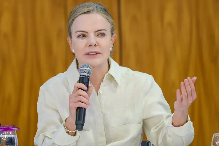 Gleisi Hoffmann critica declarações de Tarcísio após visita a Bolsonaro