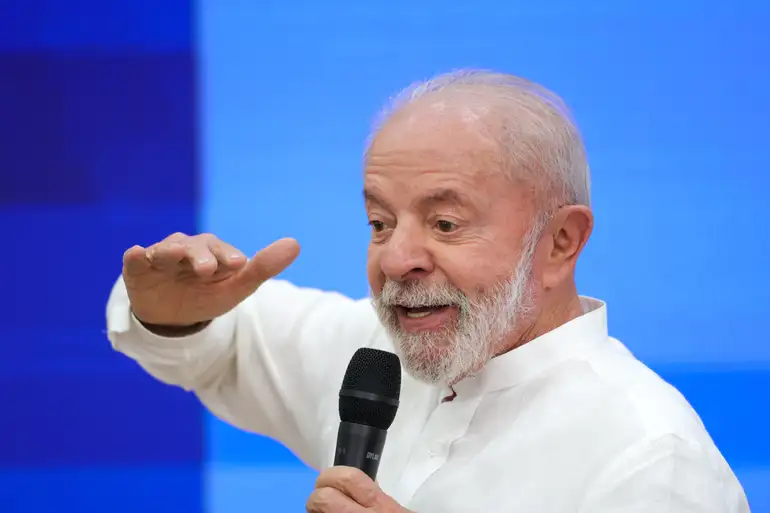 Lula assina MP do reajuste salarial de 5,4% aos professores