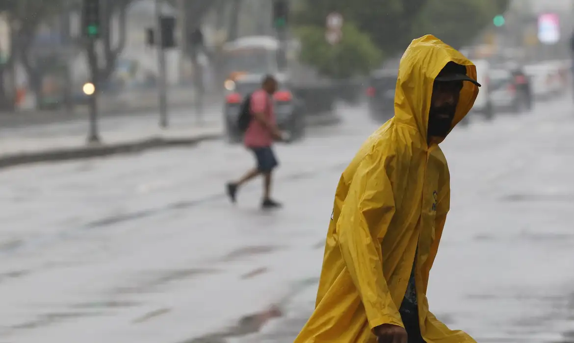 Minas Gerais tem 678 cidades em alerta de chuva