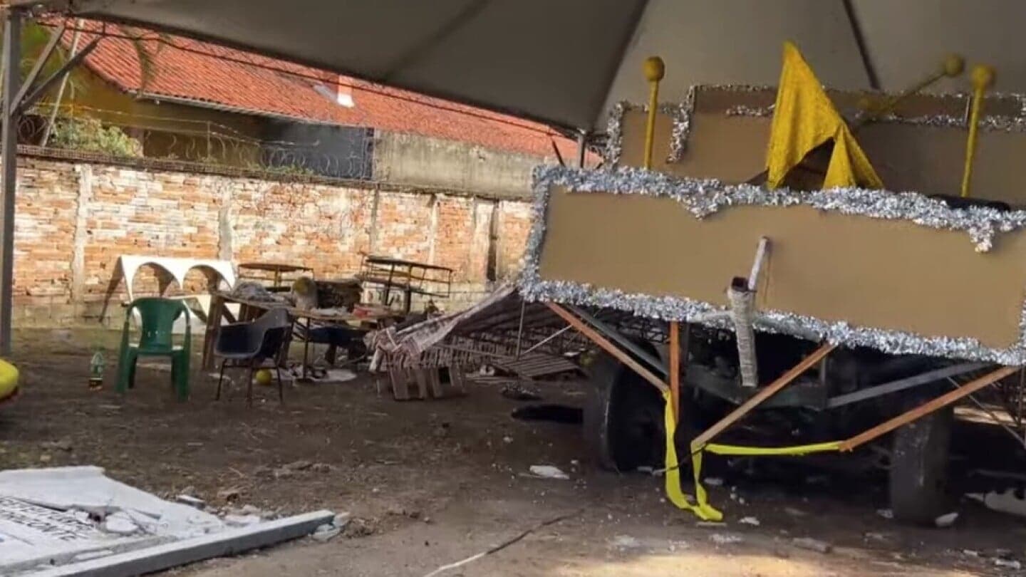 Acidente com carro alegórico deixa dois mortos na Pampulha, em BH