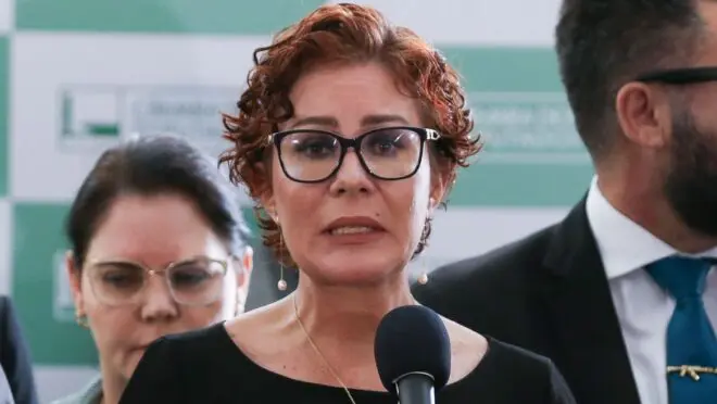 Audiência de Carla Zambelli é suspensa na Itália e deve ser retomada nesta quinta